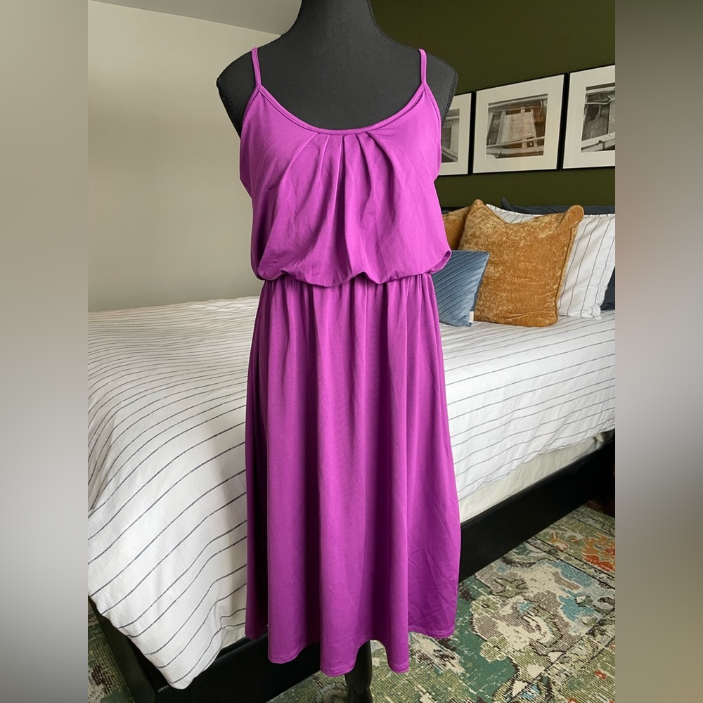 Purple dress with elastic waist and adjustable straps in EUC. Size M.
